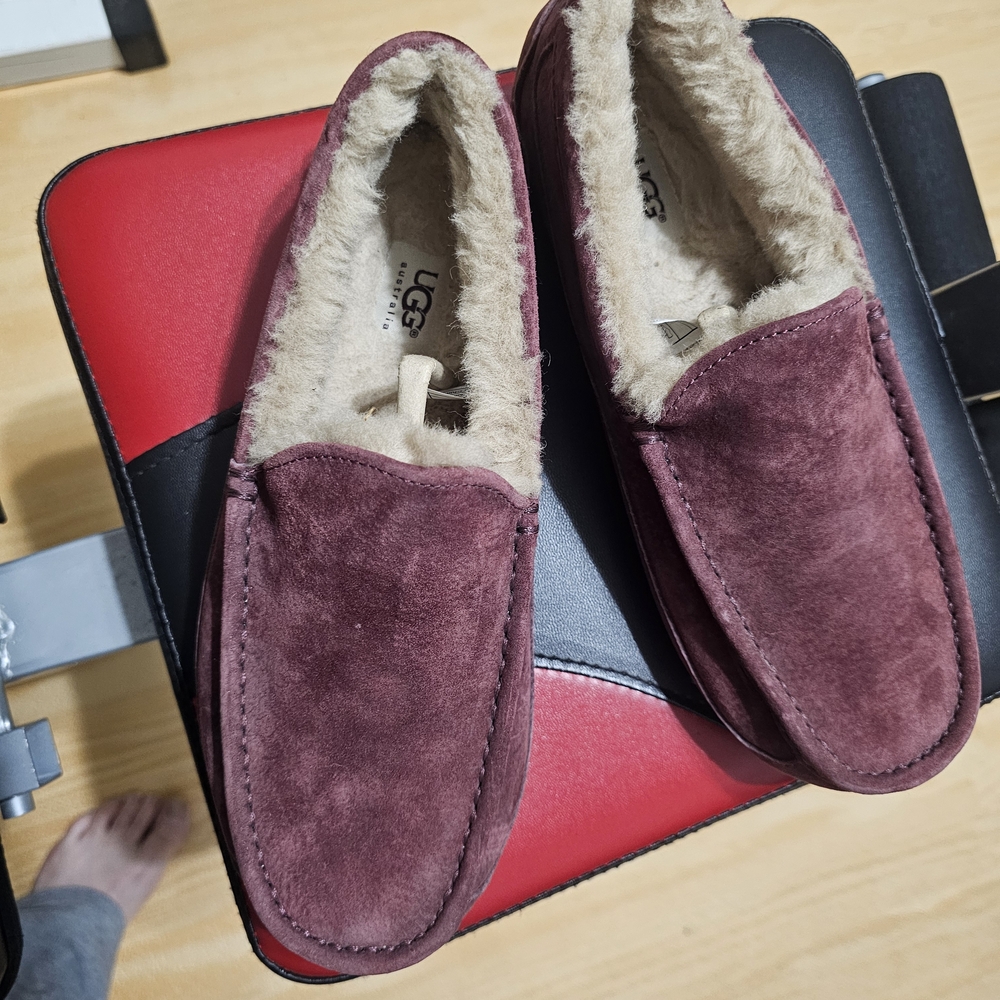 UGG Men's Plush Loafers - Deep Burgundy